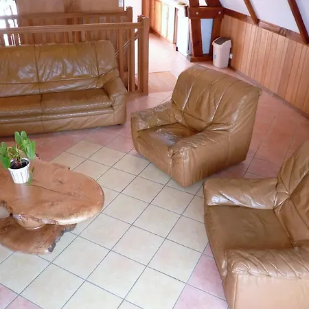 Casa de Férias Maison Spacieuse à Avec Piscine Privée