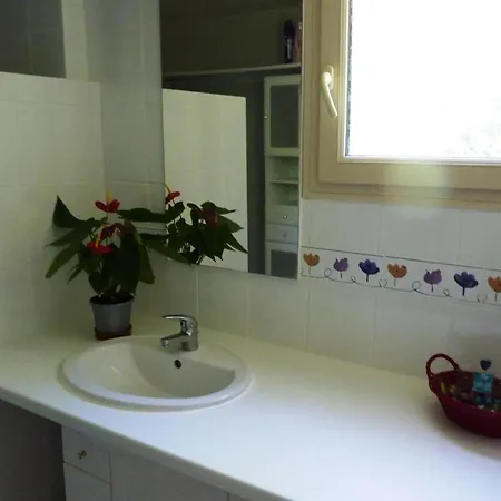 Maison Spacieuse A Avec Piscine Privee Holiday home *